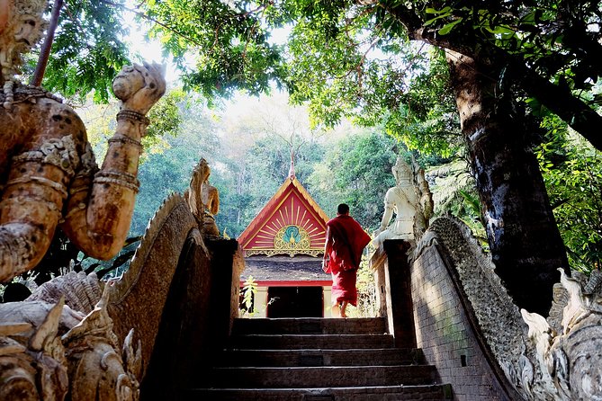 Doi Suthep and Wat Pha Lat Sunrise Private Tour – Half Day - Stop 2: Kruba Srivichai Shrine, Golden Monument, and Muang On Cave