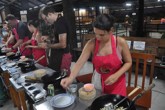 Evening Cooking Class in Organic Farm with Local Market Tour - The Organic Farm Kitchen: Your Own Station, Your Own Curry