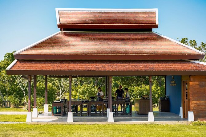 Evening Cooking Class in Traditional Pavilion with Beautiful Garden - Chiang Mai - Soup, Noodles, and Curries: What Each Dish Teaches You