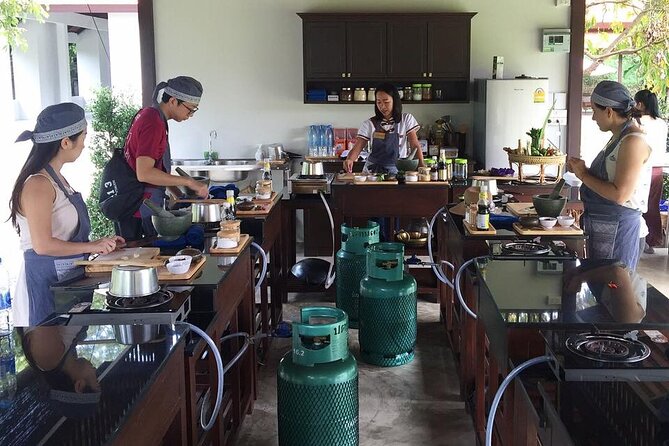 Evening Cooking Class in Traditional Pavilion with Beautiful Garden - Chiang Mai - Who This Evening Cooking Class Is Best For