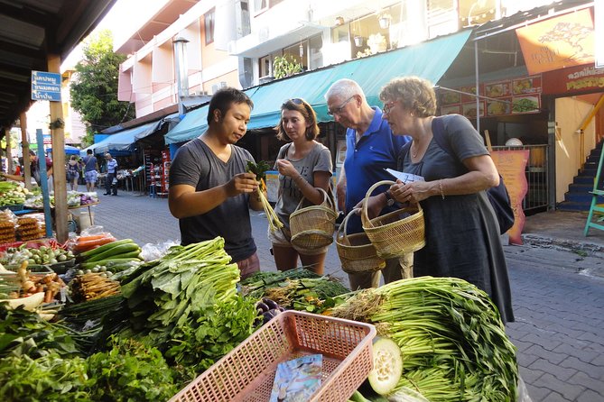 Evening Thai cooking class - An easy Chiang Mai evening plan, starting at Kad Kom Market