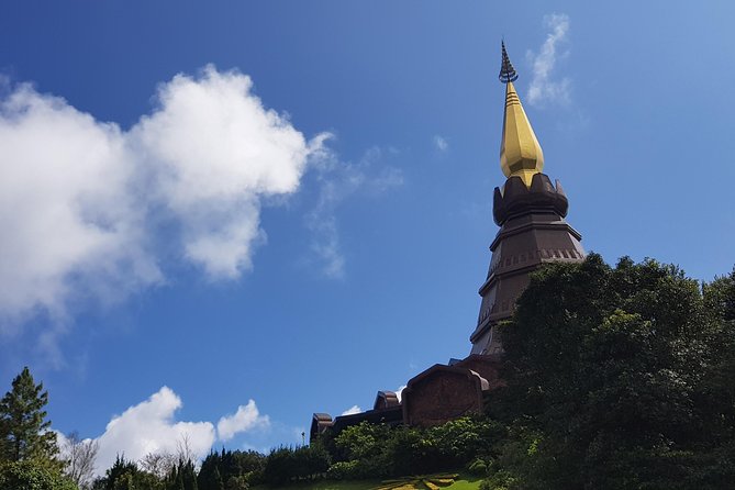 Fantastic! Famous Doi Inthanon National park tour with 2hr trekking - Twin pagodas: Phra Maha Dhatu Naphamethinidon and Naphaphonphumisiri