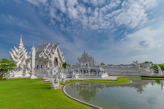 Full Day Chiang Rai 3 Temples White, Blue,Big Bhudha Temples - How the Day Stays Organized (Most of the Time)