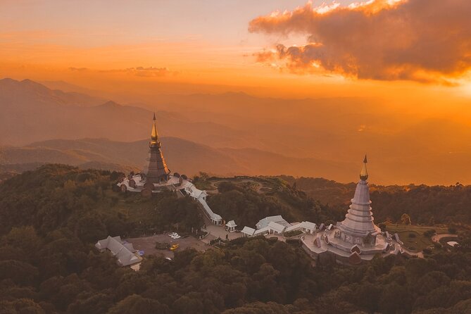Full-Day Doi Inthanon National Park Tour with Trek and Pagodas - The Doi Inthanon summit stop: what you’ll get (and what can disappoint)
