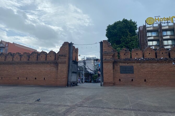 Half Day Chiang Mai City and Cultural by TukTuk, Samlor & Red car (Private Tour) - Wat Phan Tao: Teak Pillars, Viharn Details, and What to Notice in 20 Minutes