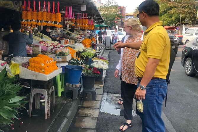 Half Day Chiang Mai City and Cultural by TukTuk, Samlor & Red car (Private Tour) - Temple Smart Tips: What to Wear and How to Make the Stops Comfortable