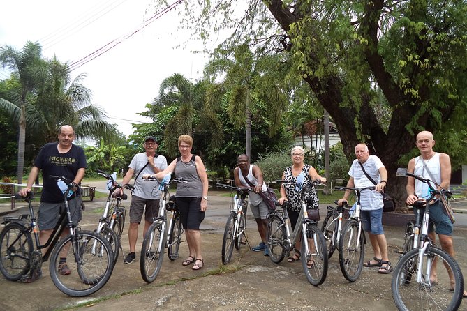 Half-Day Colors of Chiang Mai Biking Tour - Nam Thong Fresh Market: Fruit and Snack Tasting Break