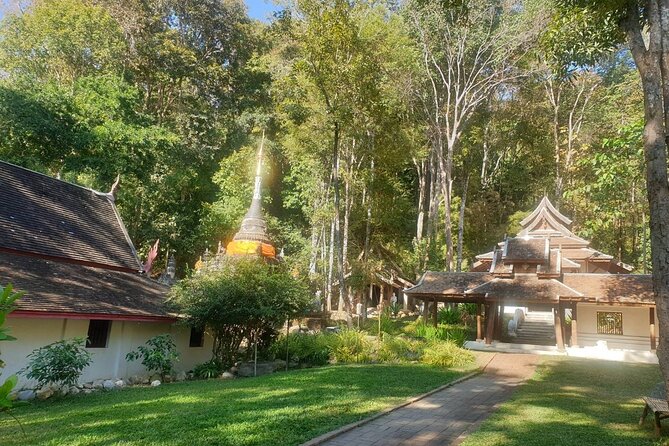 Half Day Morning Wat Pha Lat & Wat Phra That Doi Suthep Tour - Price And Inclusions: Good Value If You Stay Focused
