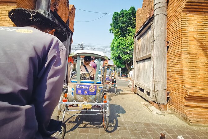 Half Day Private Chiang Mai Trishaw Ride and Mae Ping River Cruise - Wat Phra Singh: why this temple matters in Chiang Mai