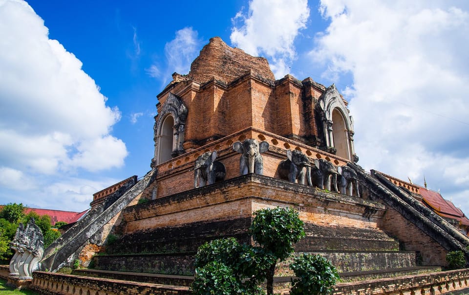 Lanna Heritage Walking Tour: A Journey Through History - Tha Pae Gate: your Lanna Kingdom story begins in the open