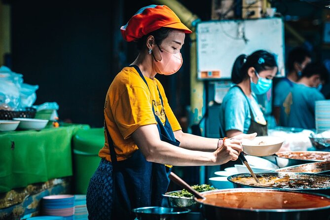 Lanna Kingdom Chiang Mai Food Tour with 15+ Tastings - What the guide adds: more than just ordering