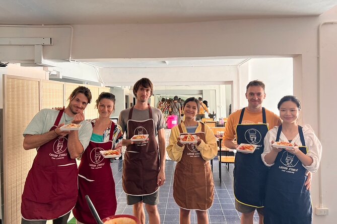 Lanna Smile Thai Cooking Class in Chiang Mai with Market tour - What you’ll cook and eat: the practical menu breakdown