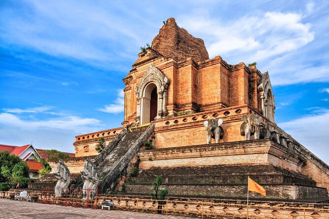 Long Neck Village, Silver Temple & Chiang Mai Top Cultural Sites - Wat Sri Suphan Silver Temple: Silverwork Up Close