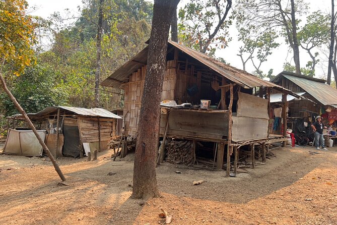 Long Neck Village, Silver Temple & Chiang Mai Top Cultural Sites - Wat Chedi Luang: The Great Stupa and the Emerald Buddha Story