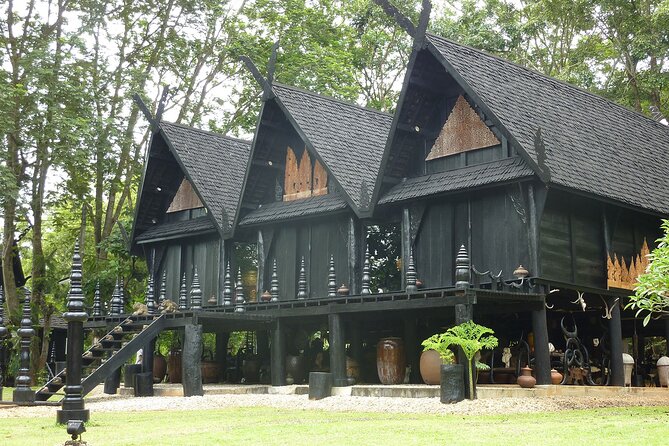 Long Neck Village, White & Blue Temple, Black House Day Tour From Chiang Mai - Lunch, Fruits, and the Pace of a 13–14 Hour Day