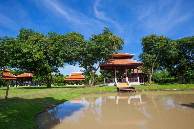 Morning Cooking Class in Traditional Pavilion with Beautiful Garden - Chiang Mai - The local market stop: learning what makes Thai food taste right