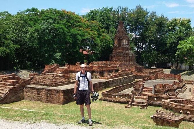No.1 Chiang Mai: 4-Hour ancient city "Wiang Kum Kam" Cycling Tour - The Wiang Kum Kam stop: ruins, explanations, and King Mengrai’s era