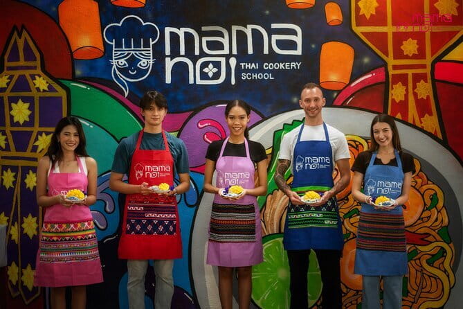 Old Town Chiang Mai Food Tour with 10+ Local Dishes Tastings - Prapokklao Road Desserts: Sweet Stops and Northern Colors