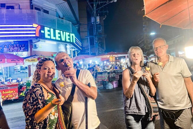 Old Town Chiang Mai Food Tour with 10+ Local Dishes Tastings - Wat Lok Molee: Finishing the Walk with a Temple Moment