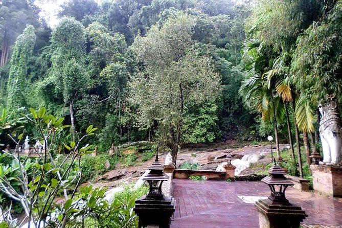 One Day Tour Doi Suthep Temple, Palad Temple, Orchid Farm, Longneck hill tribe village (Private tour) - Getting around: private comfort, time efficiency, and what to pack