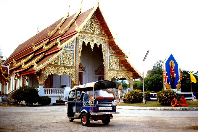 Private Chiang Mai Old City Half Day Tuk Tuk Tour - Muang Mai Market and Warorot Market (Kad Luang): end the day with real life