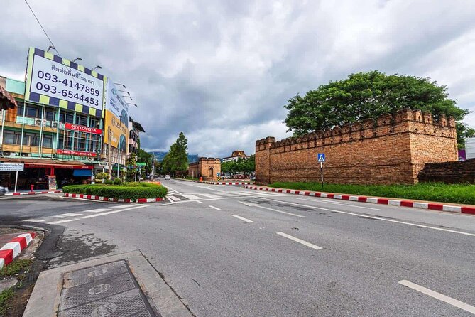 Private Chiang Mai Old City Half Day Tuk Tuk Tour - Driver vs guide: how much English and context you should expect