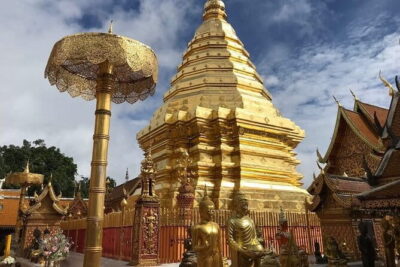 Private Day Tour Doi Suthep Temple and Handicraft Center - Doi Suthep: the viewpoint and the chanting moments