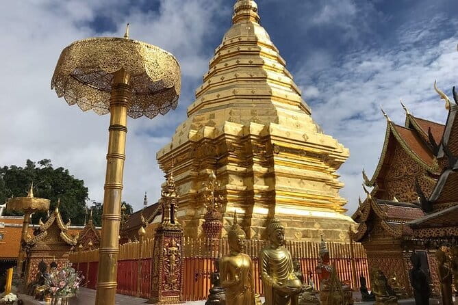 Private Day Tour Doi Suthep Temple and Handicraft Center - Doi Suthep: the viewpoint and the chanting moments