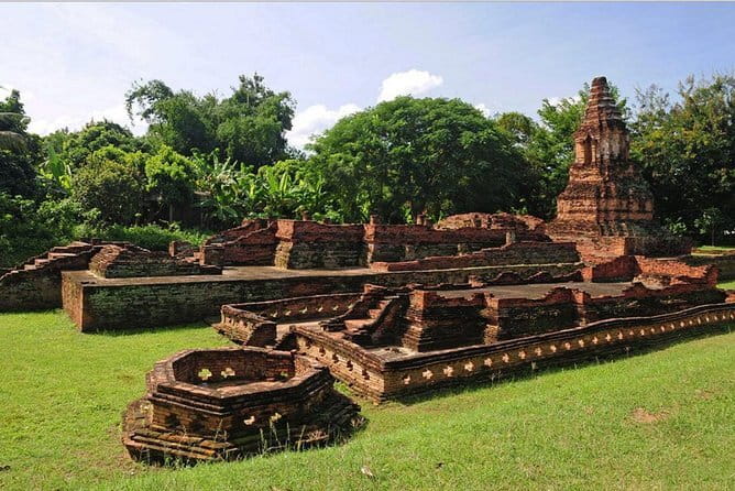 Private Doi Suthep Temple Handicraft Center and Sticky Waterfall - Mr. K and the driver: why service quality changes the day