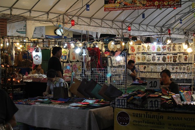 Private Evening! Crisscross Chiang Mai's Night by the classic Tuk Tuk - Stop 3: Three Kings Monument, quick stop, big story