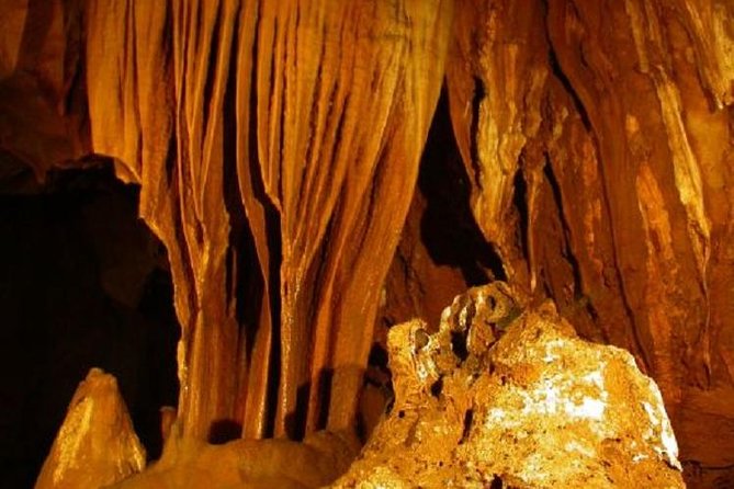 Private tour Chiang Dao cave ,Temples,Sticky waterfall - A Private Chiang Dao Day That Mixes Temples, Cave, and Waterfall