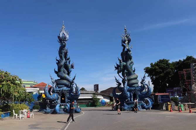 Private Tour Chiang Rai 3 Wonderful Temples & Lalitta Cafe - Huay Pla Kang (Red Temple): the hilltop feeling that grows on you