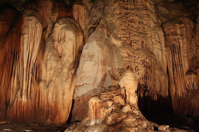 Private tour] Perfect day! Sticky waterfall + ChiangDao Cave + Wat BandenTemple - Key things that make this day tick