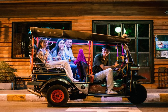 Sunlight or Moonlight: Chiang Mai City Tuk Tuk Tour - Wat Lok Moli: Lanna-style architecture you can actually spot