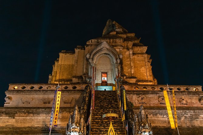 Sunlight or Moonlight: Chiang Mai City Tuk Tuk Tour - Warorot Market (Kad Luang) and the Flower Market: snacks, souvenirs, and night color