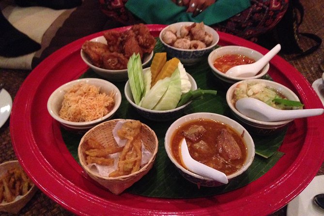 Traditional Khum Khantoke Dinner & Dance Show at Chiang Mai with Return Transfer - What You’ll Eat in Chiang Mai: Northern Dishes at One Circular Table