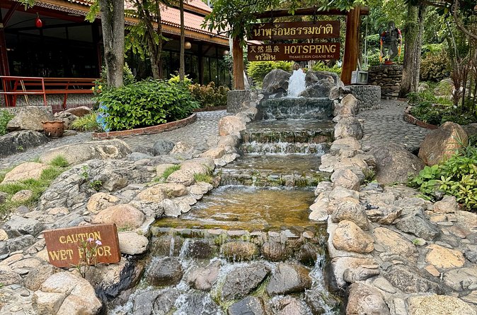 Visit Chiang Rai Temples and Lalitta Cafe from Chiang Mai - Longneck Karen Village: Optional Stop With a Shopping Reality