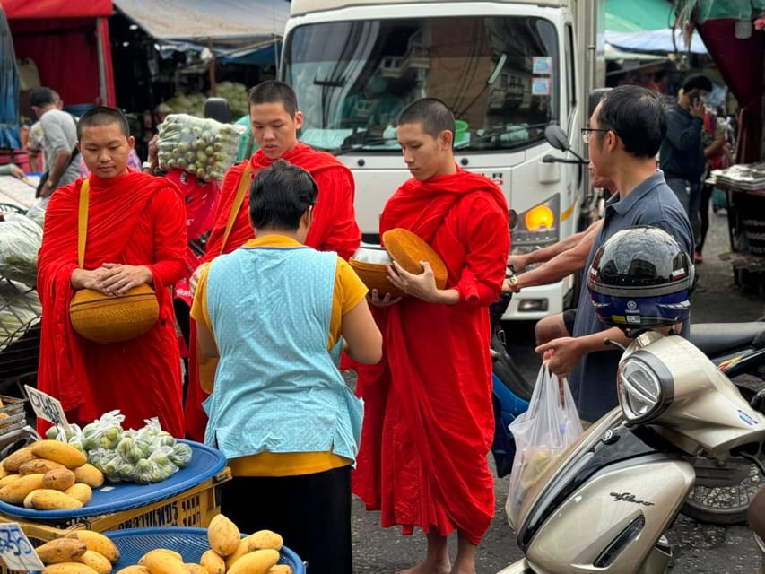 Walk With Monks Collecting Alms(meeting point maybe change) - Practical timing: what the 2.5 hours feels like in real life