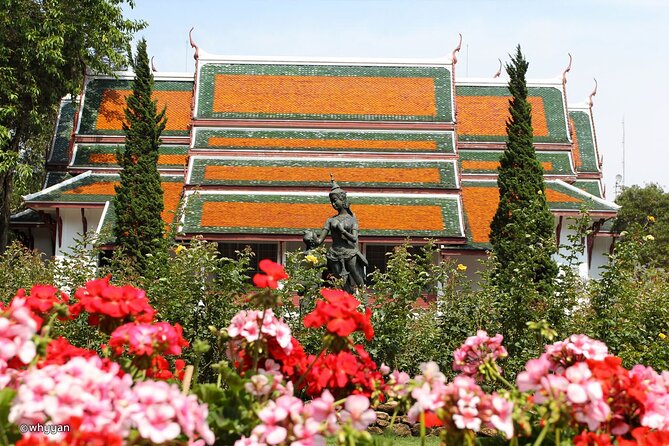 Wat Phra That Doi Suthep & Hmong Village Half Day Tour From Chiang Mai - From Tha Phae Gate to Doi Suthep: the 8:30am rhythm