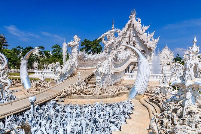 White, Red/Black and Blue Temples Full Day Trip From Chiang Mai - Wat Rong Seur Ten (Blue Temple): Modern Color, Faster Timing