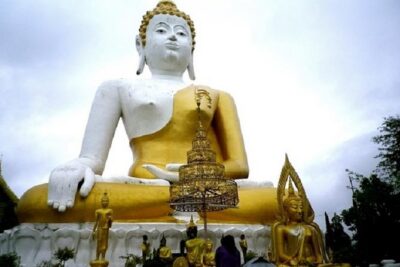 Wiang Kum Kam and Wat Phra That Doi Suthep Private Tour - The day starts at Wat Phrathat Doi Kham: a quieter mountain temple moment