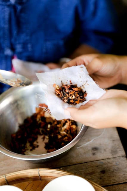 Workshop Making Herbal ball & herbal inhaler - Herbal inhaler creation: a portable aromatherapy tool you’ll actually carry